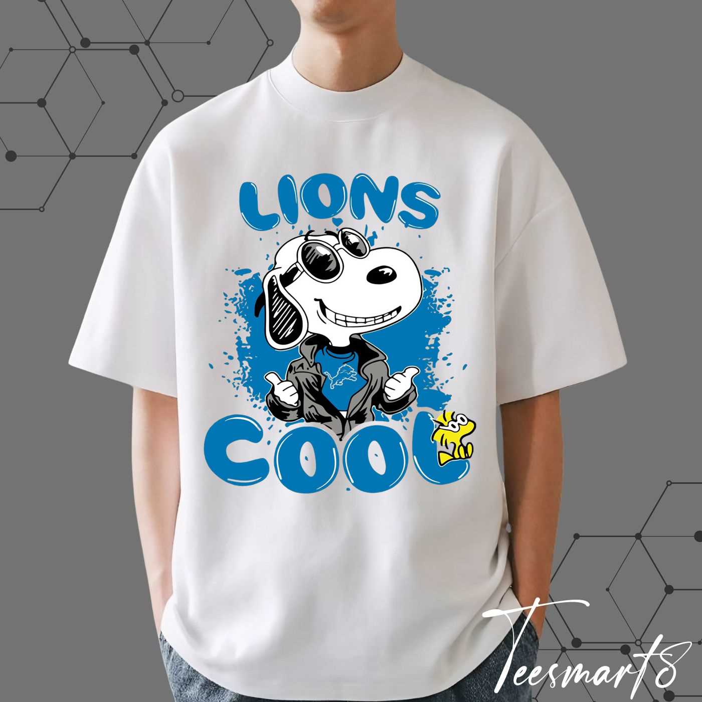 Detroit Lions T-Shirt - Cute Snoopy Cartoon Design