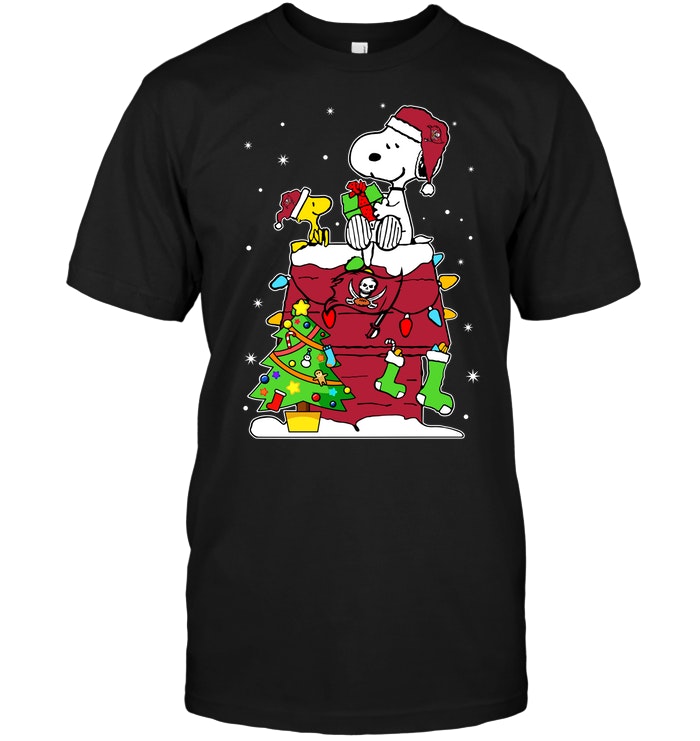 Tampa Bay Buccaneers "snoopy & Woodstock Christmas" T-Shirt Tampa Bay Buccaneers "snoopy & Woodstock Christmas" T-Shirt