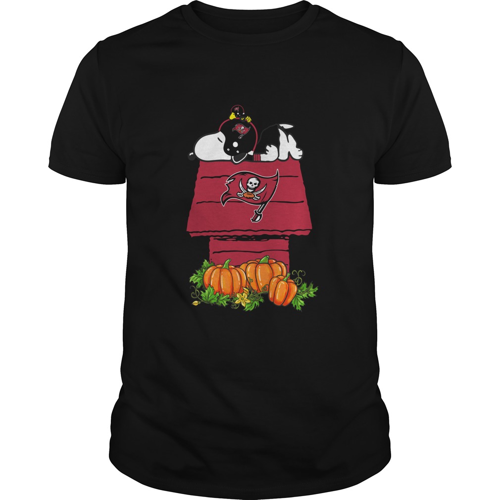 Tampa Bay Buccaneers "snoopy Pumpkin House" T-Shirt Tampa Bay Buccaneers "snoopy Pumpkin House" T-Shirt